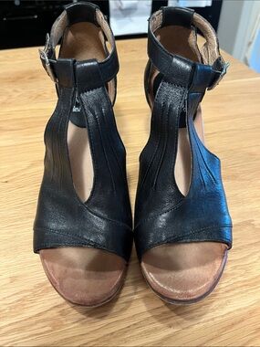 Miz Mooz Black T-Strap Leather Heels